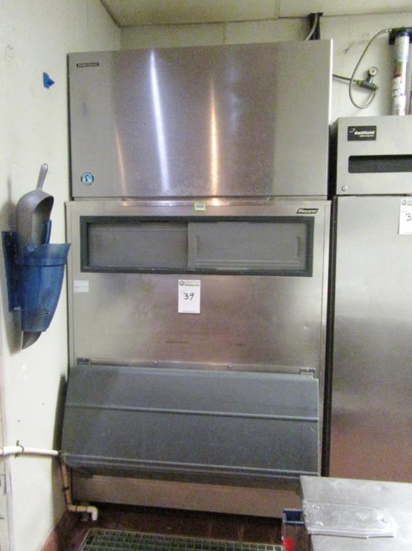 Ice Maker with Bin - Image 2 of 6