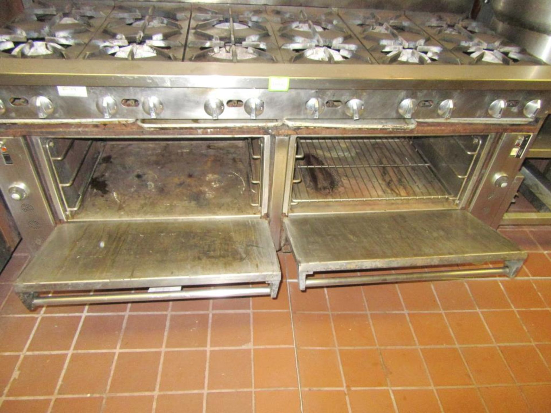 Gas Range / Oven - Image 4 of 7