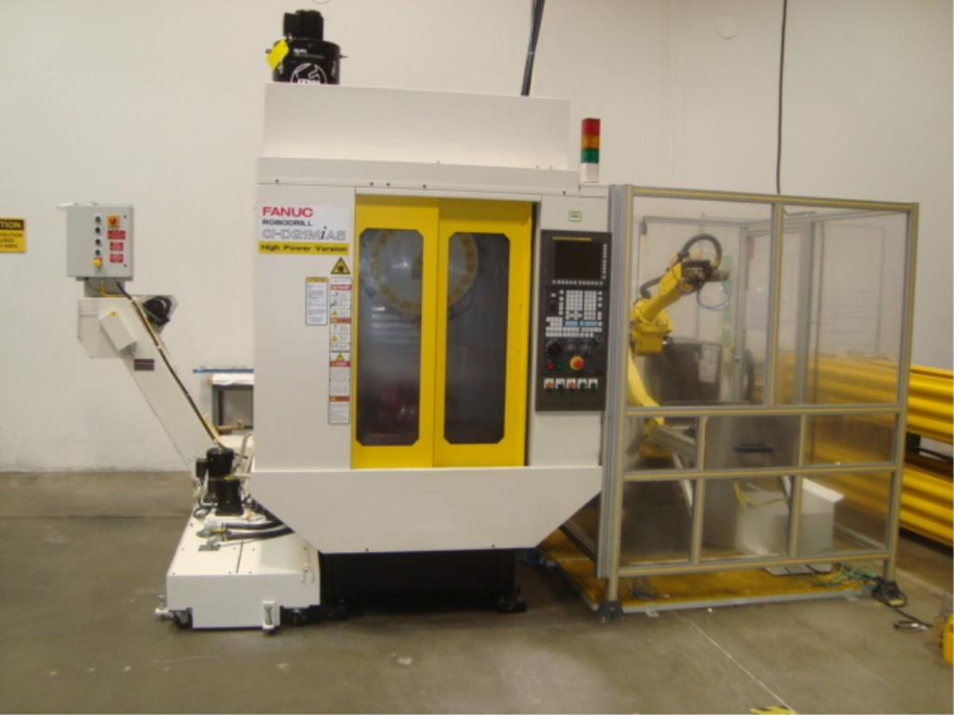 Fanuc Robodrill Alpha-D21MiA5 with Fanuc M-10iA 6-Axis Robot