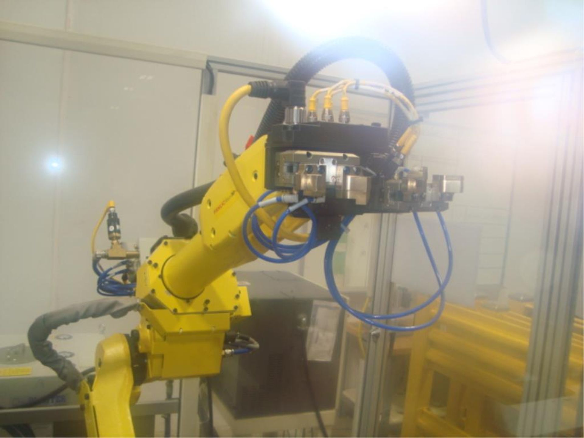 Fanuc Robodrill Alpha-D21MiA5 with Fanuc M-10iA 6-Axis Robot - Image 14 of 60