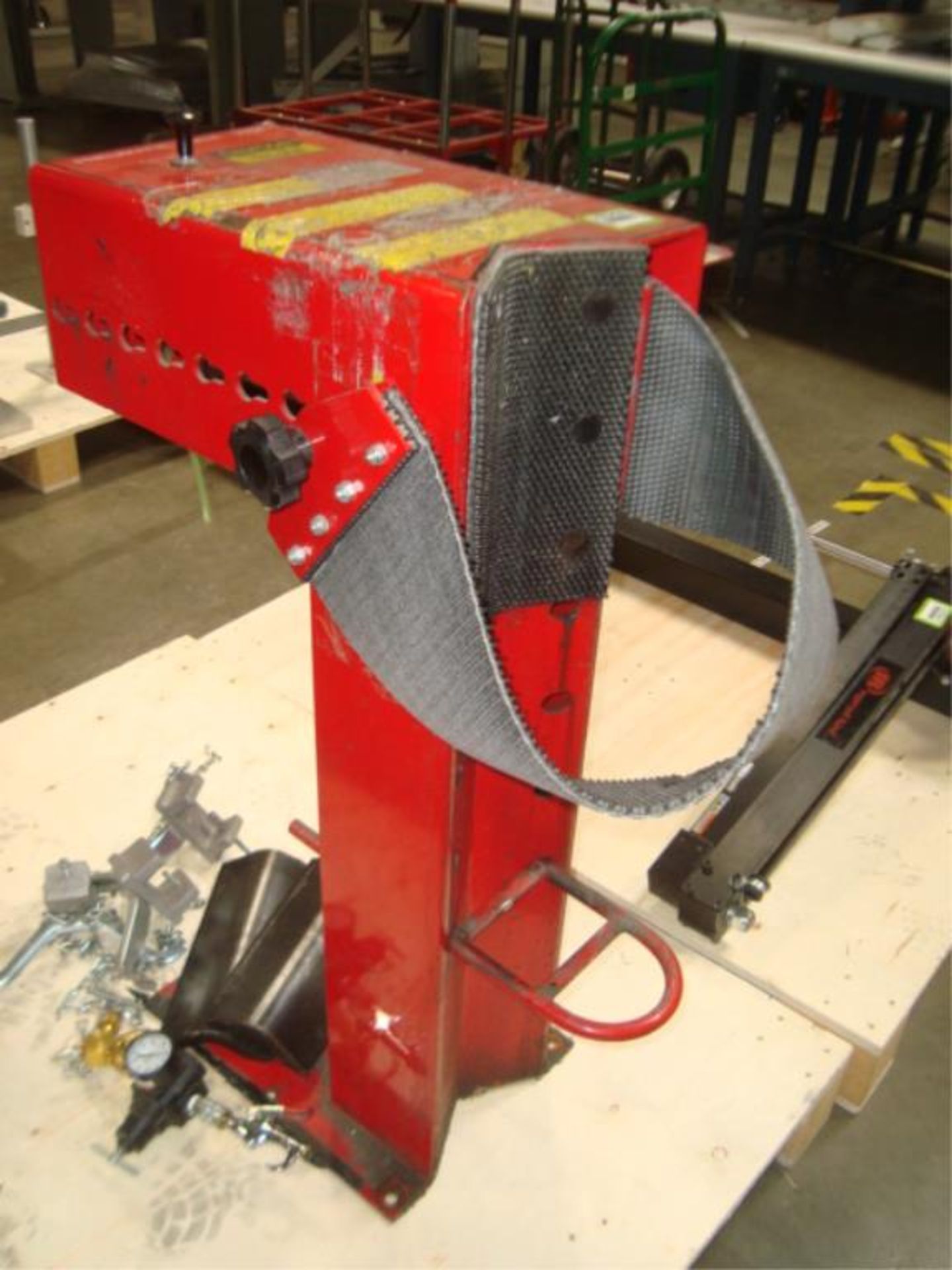 Pneumatic Belt Vise - Image 6 of 12