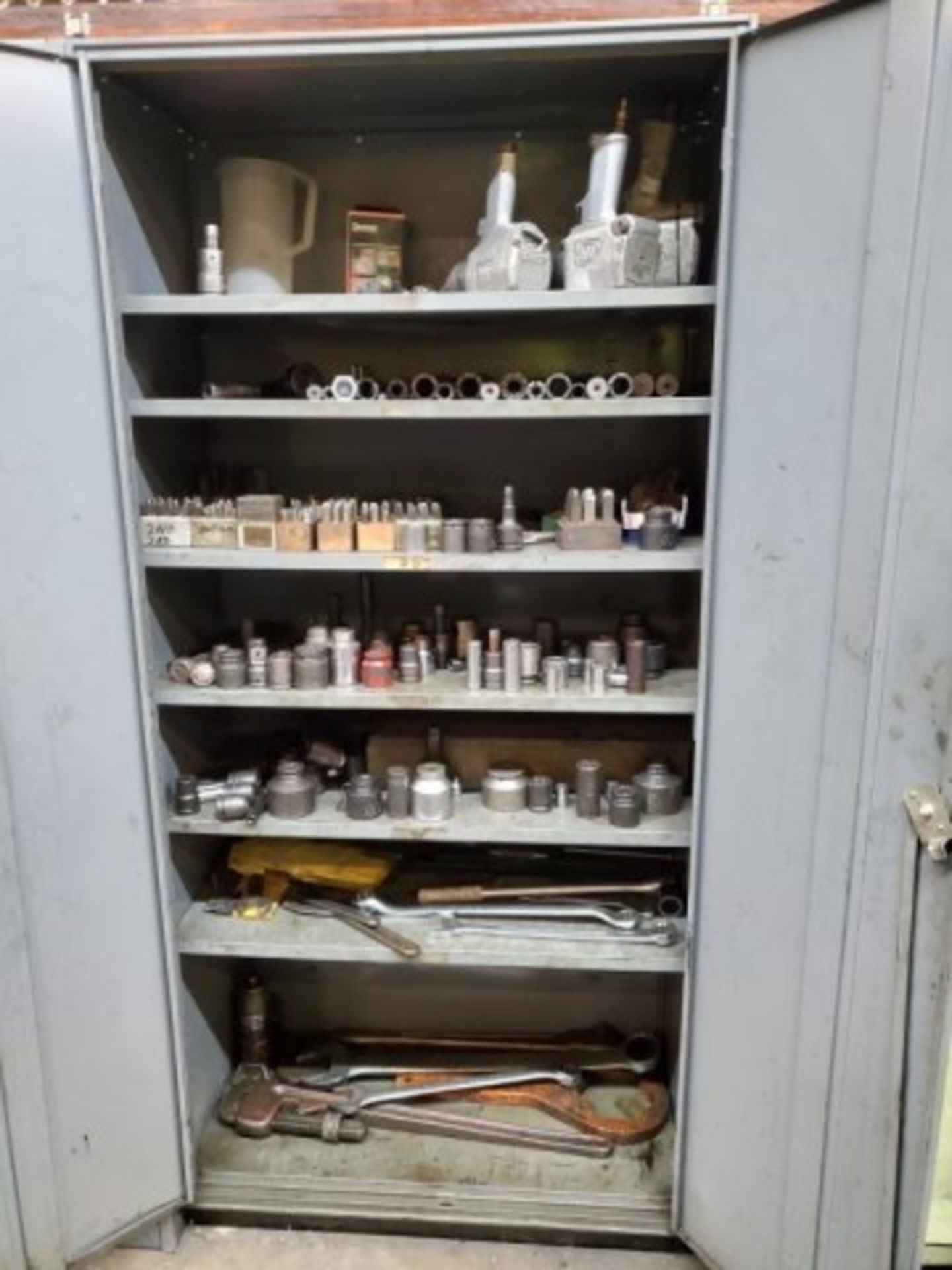 Cabinets with Contents - Image 7 of 10