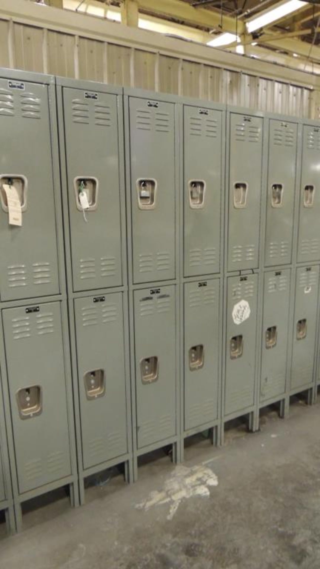 Lockers - Image 4 of 5