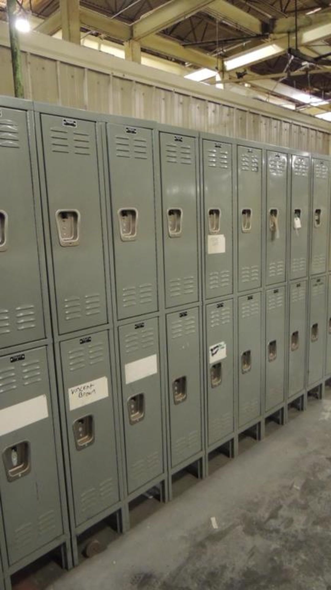 Lockers - Image 3 of 5