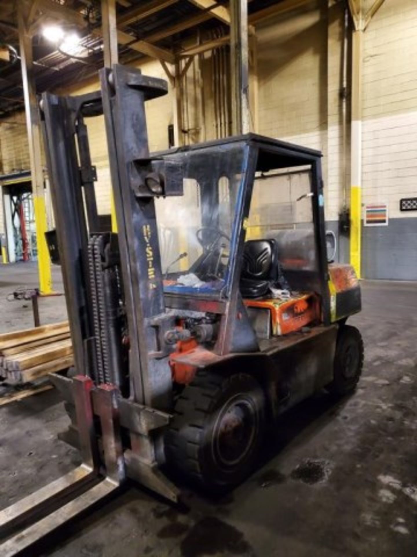 LP Forklift Machine - Image 2 of 8