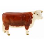 Porseleinen beeld: Hereford Cow, model 1360, gemerkt Beswick -10,8 cm hoog-