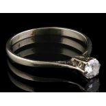 14kt witgouden ring met briljant geslepen diamant in chatonzetting, circa 0.25 ct, piqué -