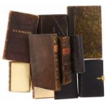 Doosje met bijbeltjes en andere kerkelijke boekjes, onder andere uit de 18e eeuw