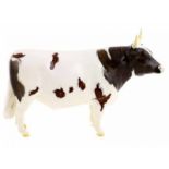 Porseleinen beeld: Ayrshire Bull, 'Whitehill Mandate', model 1454B, gemerkt Beswick -12,5 cm hoog-