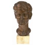 Bep Sturm-van den Bergh (1919-2006), bronzen vrouwenhoofd op travertin basement -H. 43 cm.-