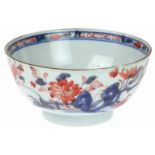 Chinees porseleinen kom met floraal Imari decor, Qianlong periode -14,5 cm doorsnede, chips,