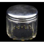 Kristallen pot met 1e gehalte zilveren dop, Duitse merken, 1e helft 20e eeuw -8 cm doorsnede-