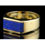 14kt geelgouden herenring gezet met lapis lazuli - ringmaat 67 mm