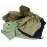 Zeer groot lot militaria, bestaande uit diverse uniformen, waarbij Servicedress GNK, Art. en Korps