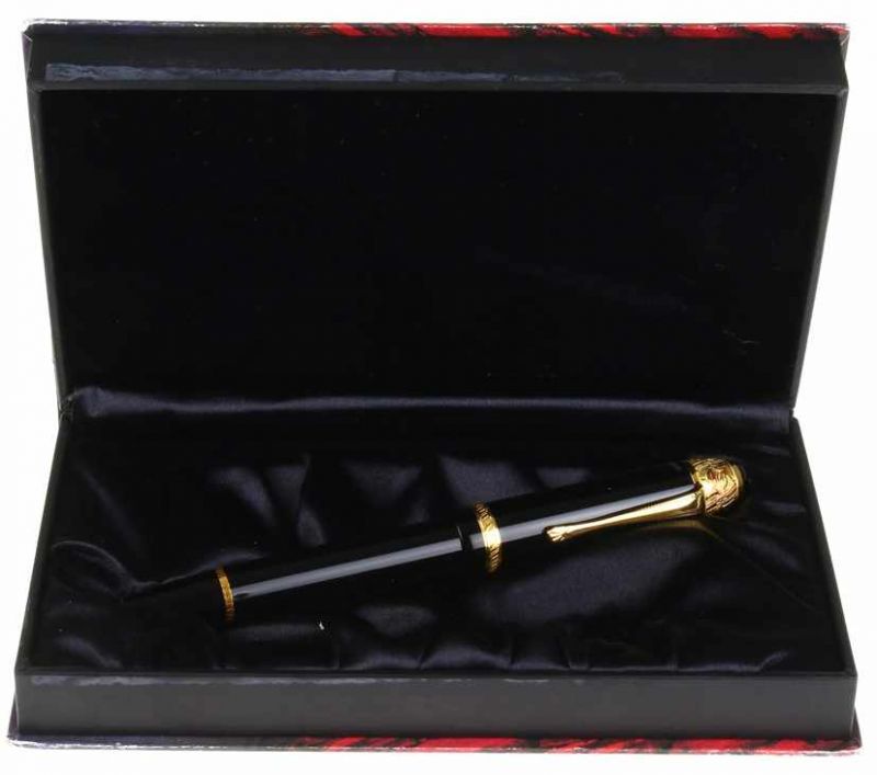 Montblanc Limited Edition: Voltaire, fountain pen with 18ct gold nib size M, with original casing