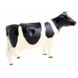 Porseleinen beeld: Friesian Cow, 'Claybury Leegwater', model 1362A, gemerkt Beswick -11,9 cm hoog-