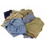 Lot diverse kleding, waarbij sportbroek gedateerd 1942, overhemd Marine, korte broek en meer,