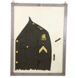 Naoorlogs, instructieplaat met beweegbare delen van Nederlandse uniformen, voorzijde Landmacht,