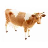 Porseleinen beeld: Guernsey Cow, model 1248A, Horns and ears separate, gemerkt Beswick -10,8 cm