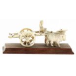 Benen snijstukje: ossenwagen met menner, India, midden 20e eeuw -l. 9 cm.-