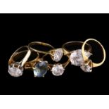 Kavel bestaande uit zes gouden ringen, allen gezet met een briljant geslepen zirkonia - ringmaat