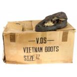 Doos gevuld met US Airforce boots, origineel doch in slechte staat, 10 stuks, geen paren aanwezig,