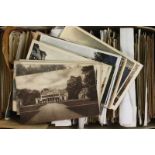 Uitgebreide collectie van circa 500 ansichtkaarten voornamelijk Nederland 1900-1950