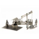 Drie 2e gehalte zilveren miniaturen: ophaalbrug, waterput en kaasdragers