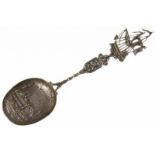 2e gehalte zilveren sierlepel, Vredespaleis, Den Haag, met Nederlands wapen, koningskroon en