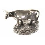 1e gehalte zilveren miniatuur: koe, Engeland, tweede helft 19e eeuw