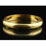 14kt geelgouden holle slavenarmband, 9,5 mm breed - enkele deukjes, omtrek 18 cm