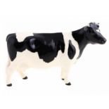 Porseleinen beeld: Friesian Bull, 'Caddington Hilt Bar', model 1439A, gemerkt Beswick -12,1 cm hoog-