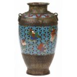 Cloisonné vaas met decor van figuren, China - H. 30 cm -