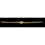 14kt geelgouden armband met gevlochten schakels en ronde gegraveerde plaquette - lengte 17.5 cm