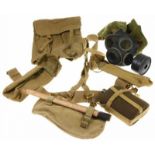 Infanterie webbing set, bestaande uit koppel, tweemaal magazijntas, tweemaal schouderstrap,