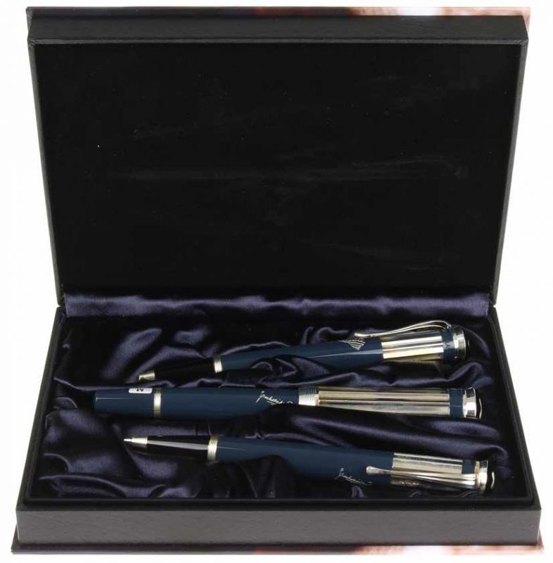 Montblanc Writers Edition: Charles Dickens, set consisting of a fountain pen with 18ct gold,