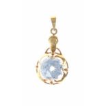 18kt geelgouden hanger met rond geslepen blauwe synthetische spinel in chatonzetting - lengte