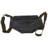 M7 Assault Bag, laat model, rubber in zeer goede staat, voorzien van originele straps