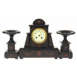 Driedelig zwartmarmeren klokkenstel, bestaande uit: pendule en twee coupes, circa 1900 -defecten-