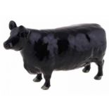 Porseleinen beeld: Aberdeen Angus Cow, model 1563, gemerkt Beswick -10,8 cm hoog-