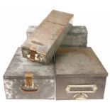 Grote doos met driemaal 'Martens' lade voor bankkluis, jaren '20-'30, tevens twee
