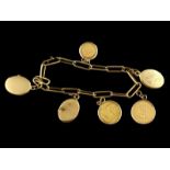 14kt geelgouden closed forever armband met zeven bedels: drie medaillons, Churchill Penning,