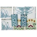 44 Art Nouveau aardewerk tegels met floraal decor
