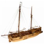 Houten model van een platbodem, naamplaat A. Sipma - L. 110 cm -