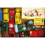 Diverse speelgoedautotjes waaronder Dinky Toys