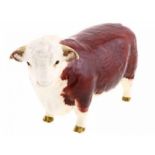 Porseleinen beeld: Hereford Bull, 'Of Champions', model 1363A, gemerkt Beswick -10,8 cm hoog-