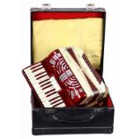 Accordeon, merk: Stradivari, Italië, in faux parelmoer kast en originele kist