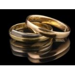Twee 14kt gouden gladde ringen