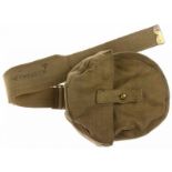 Webbing draagtas en riem ten behoeve van magazijn voor Lewis Machinegun, gedateerd 'MECo 1941', in