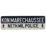 Naoorlogs, bord 'Kon. Marechaussee, Neth.Mil.Police', leuk stuk